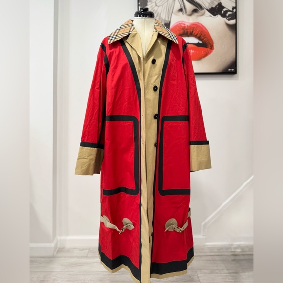 BURBERRY Bonded Cotton Oversized Seam-sealed Car Coat In Red/beige - Picture 6 of 16